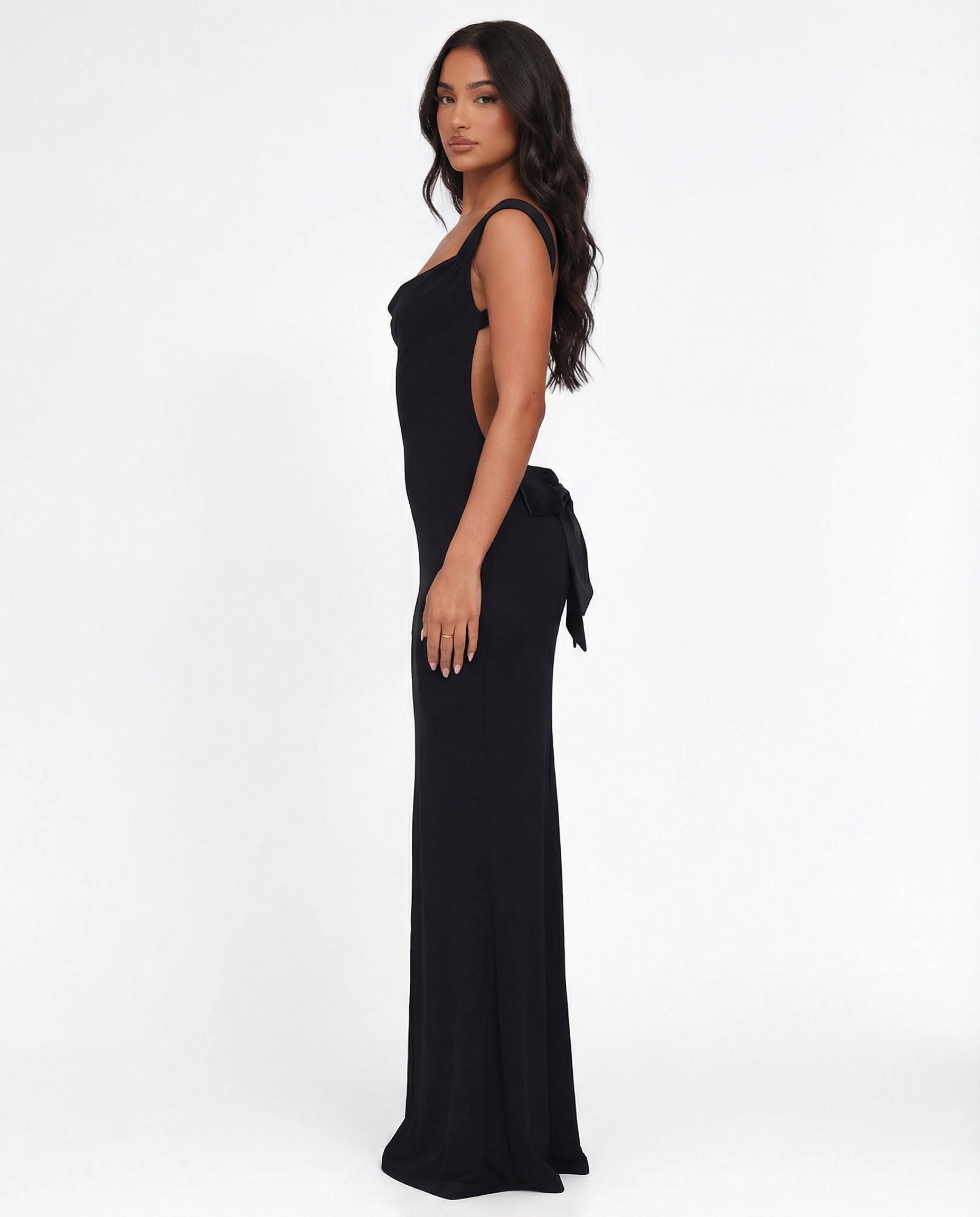 Desirée • Vestido Largo Ajustado con Espalda Abierta y Lazo