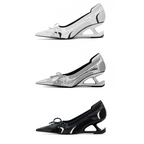 Vega • Décolleté metallico con tacco scultoreo e fiocco