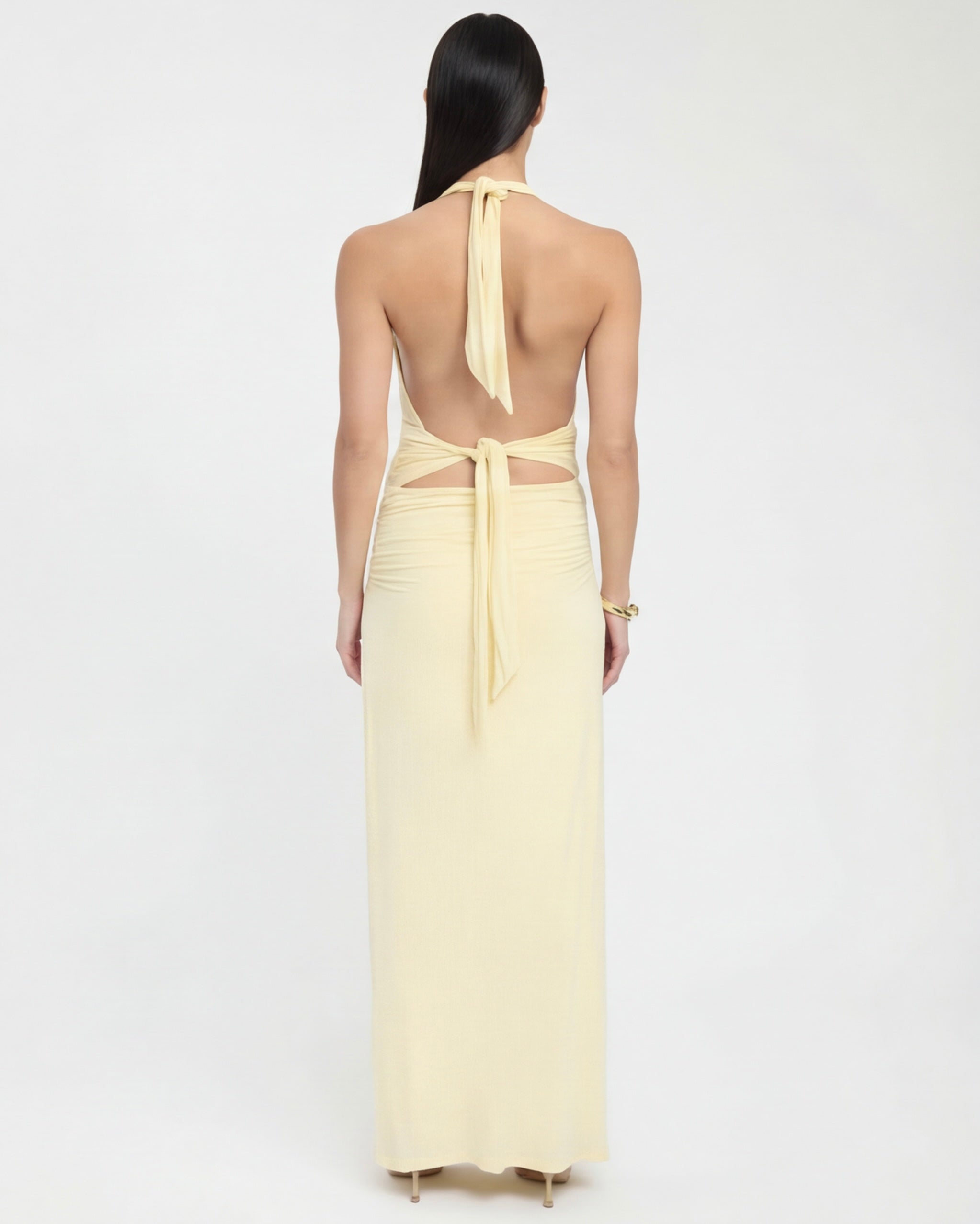 Paloma • Vestido Largo con Escote Halter Profundo y Espalda Abierta
