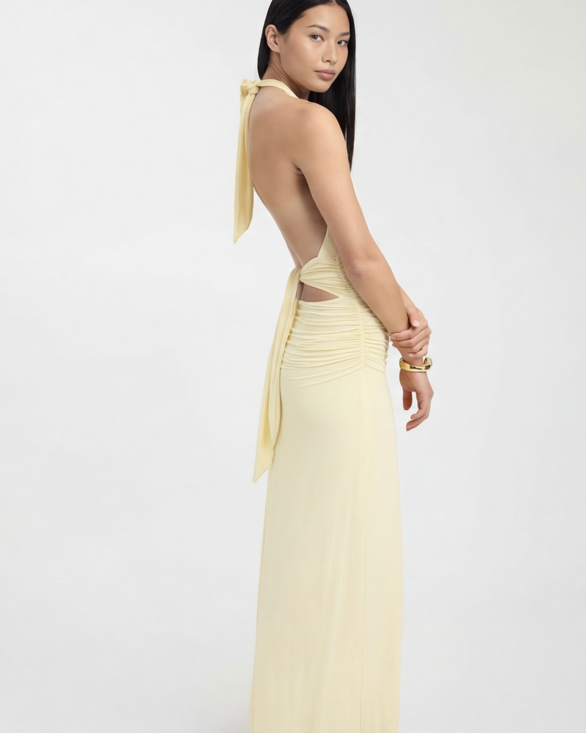Paloma • Vestido Largo con Escote Halter Profundo y Espalda Abierta