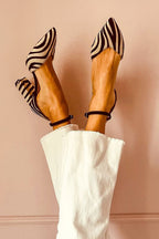 Zebrina • Sandalias con tacón medio y patrón de cebra