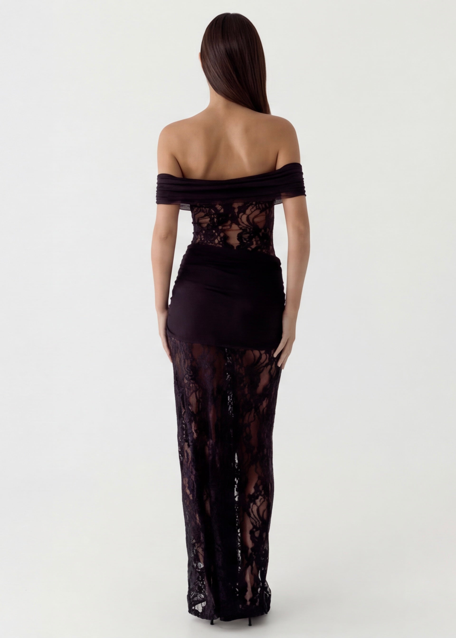 Isabel • Vestido Maxi de Encaje con Hombros Descubiertos