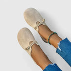 Yvonne • Mocasín Plano con Tira y Detalle Floral