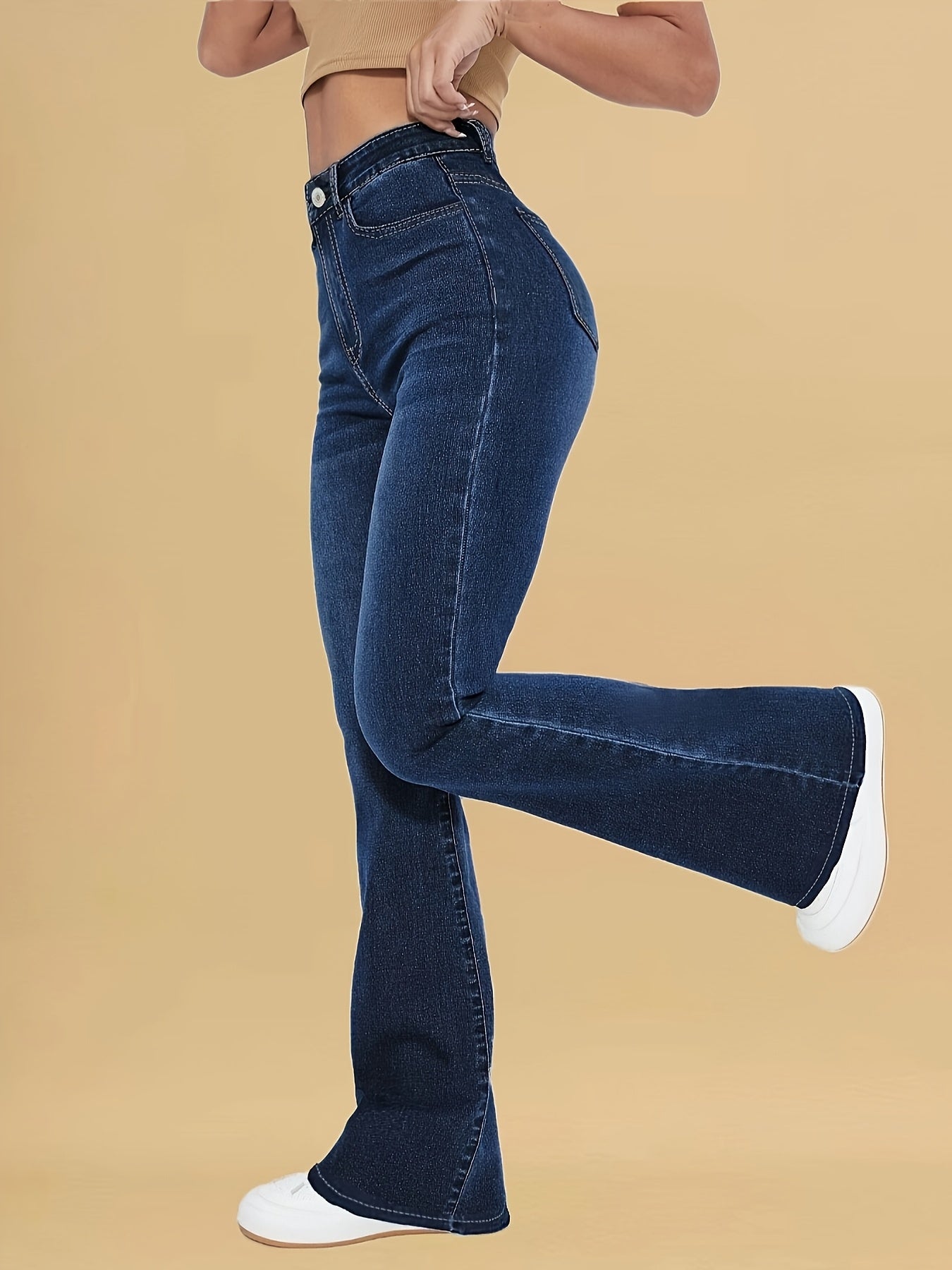 INÈS • Vaqueros acampanados de estilo moderno y elegante