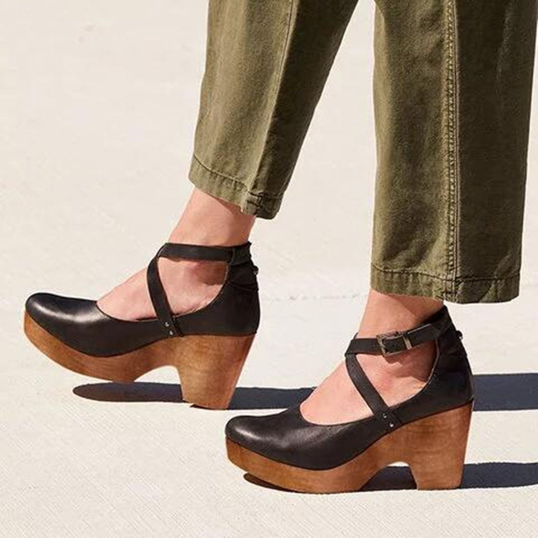 Teresa • Elegantes zapatos de cuña con puntera cerrada y correa al tobillo