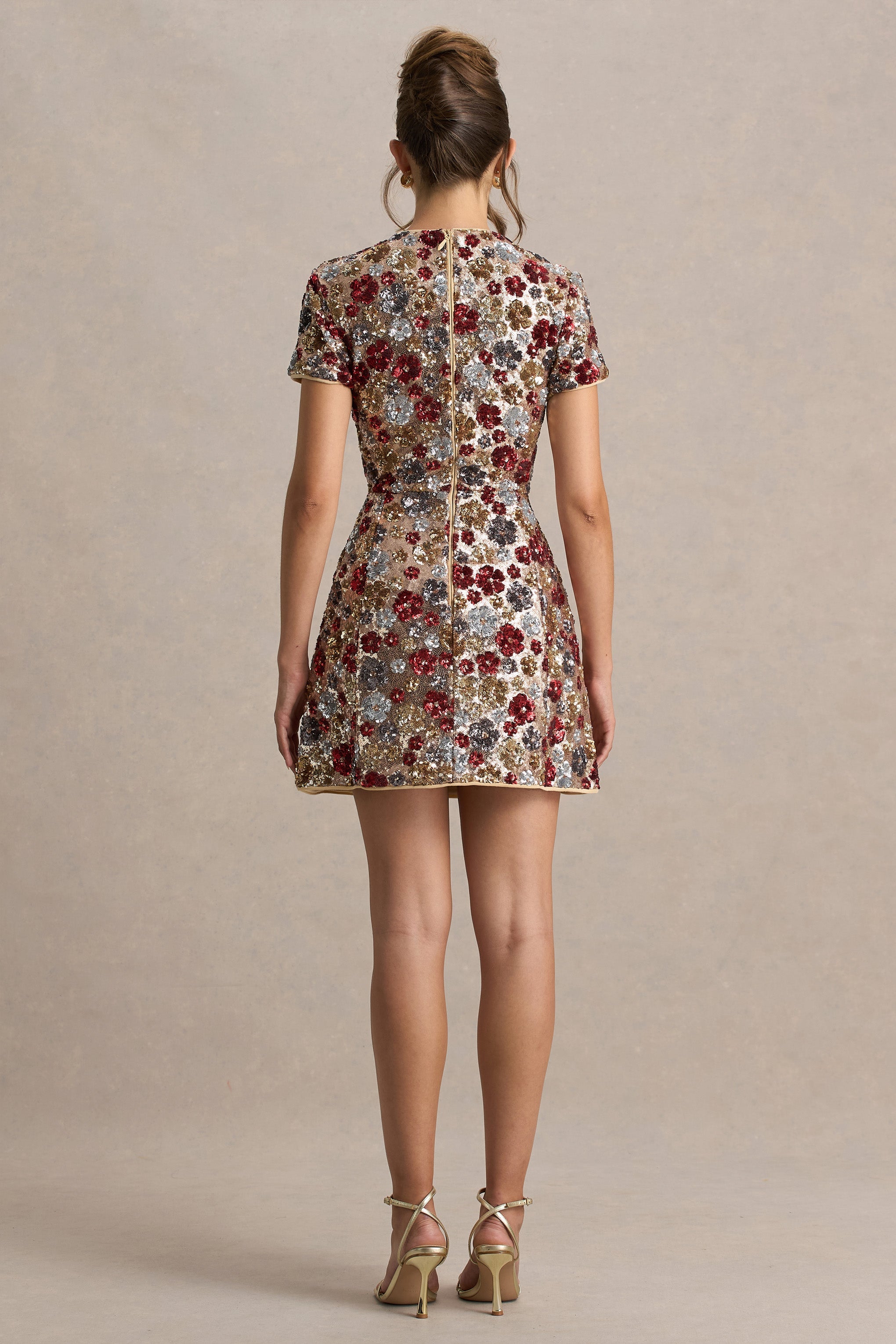 Eira • Minivestido de cuello redondo con adornos florales rojos y lentejuelas