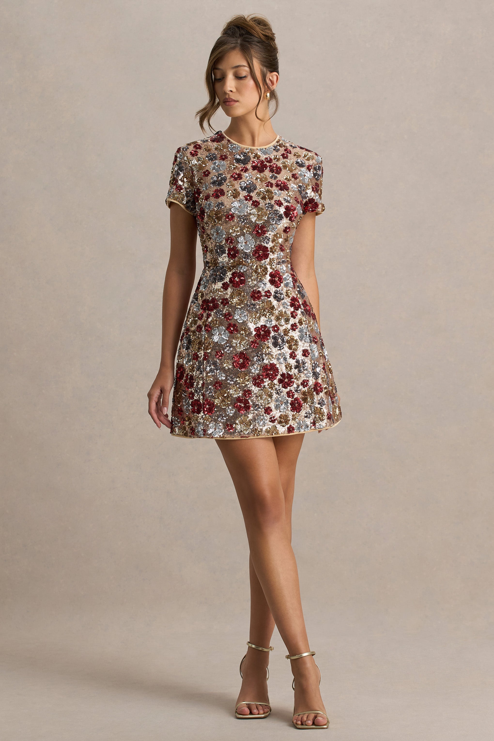 Eira • Minivestido de cuello redondo con adornos florales rojos y lentejuelas