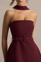 Timberly • Vestido micro-mini entallado de cuello alto en color burdeos