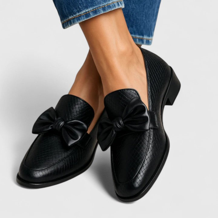 Melody • Mocasín Negro con Lazo