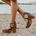 Teresa • Elegantes zapatos de cuña con puntera cerrada y correa al tobillo