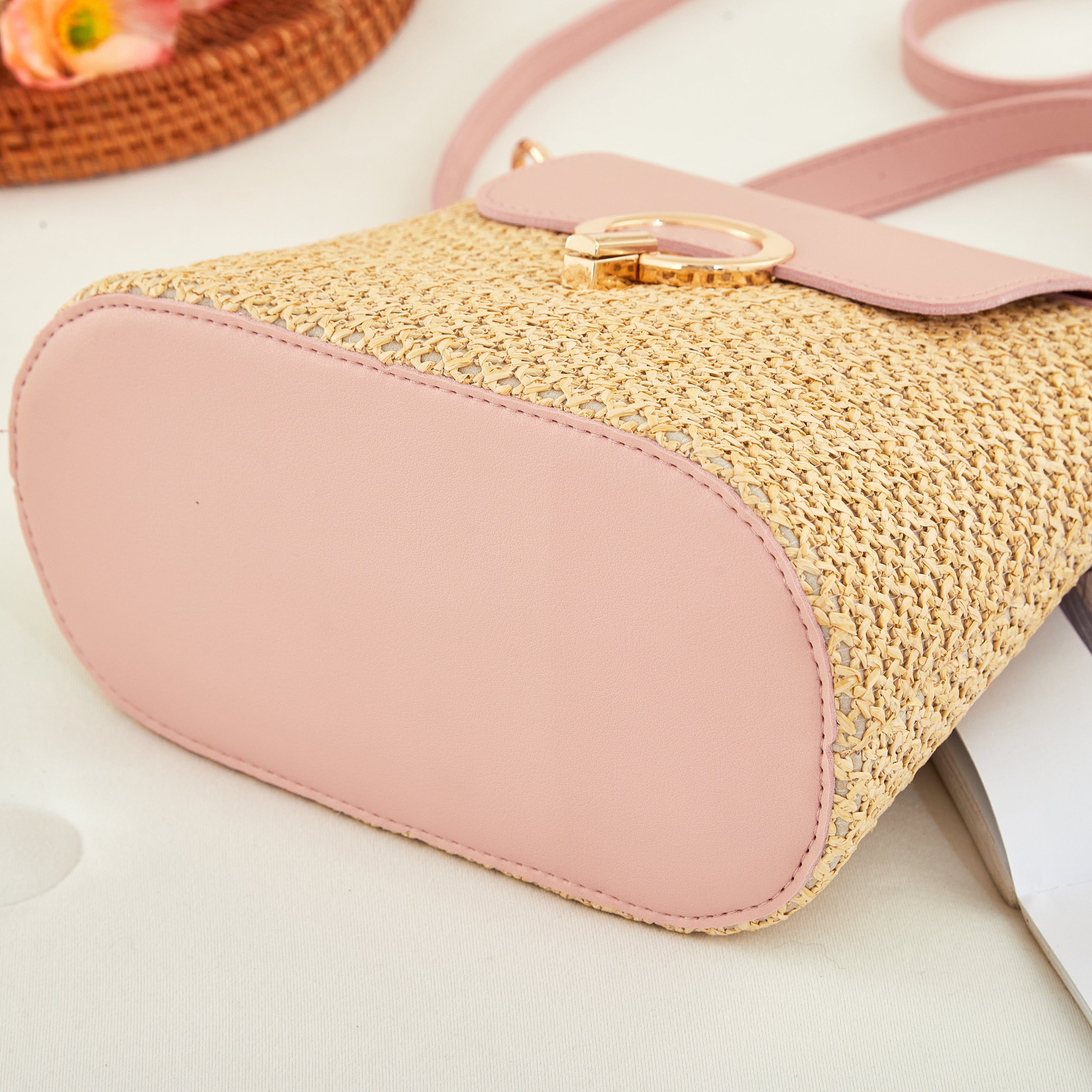 Celia • Borsa a Tracolla in Rafia con Patta Colorata