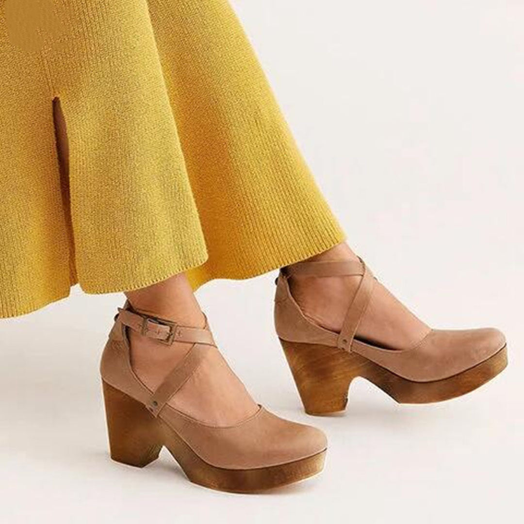 Teresa • Elegantes zapatos de cuña con puntera cerrada y correa al tobillo