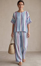 Ginevra • Top elegante en tono malva pastel y pantalones de lino a rayas