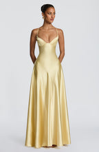 Asterin • Vestido maxi en ciruela