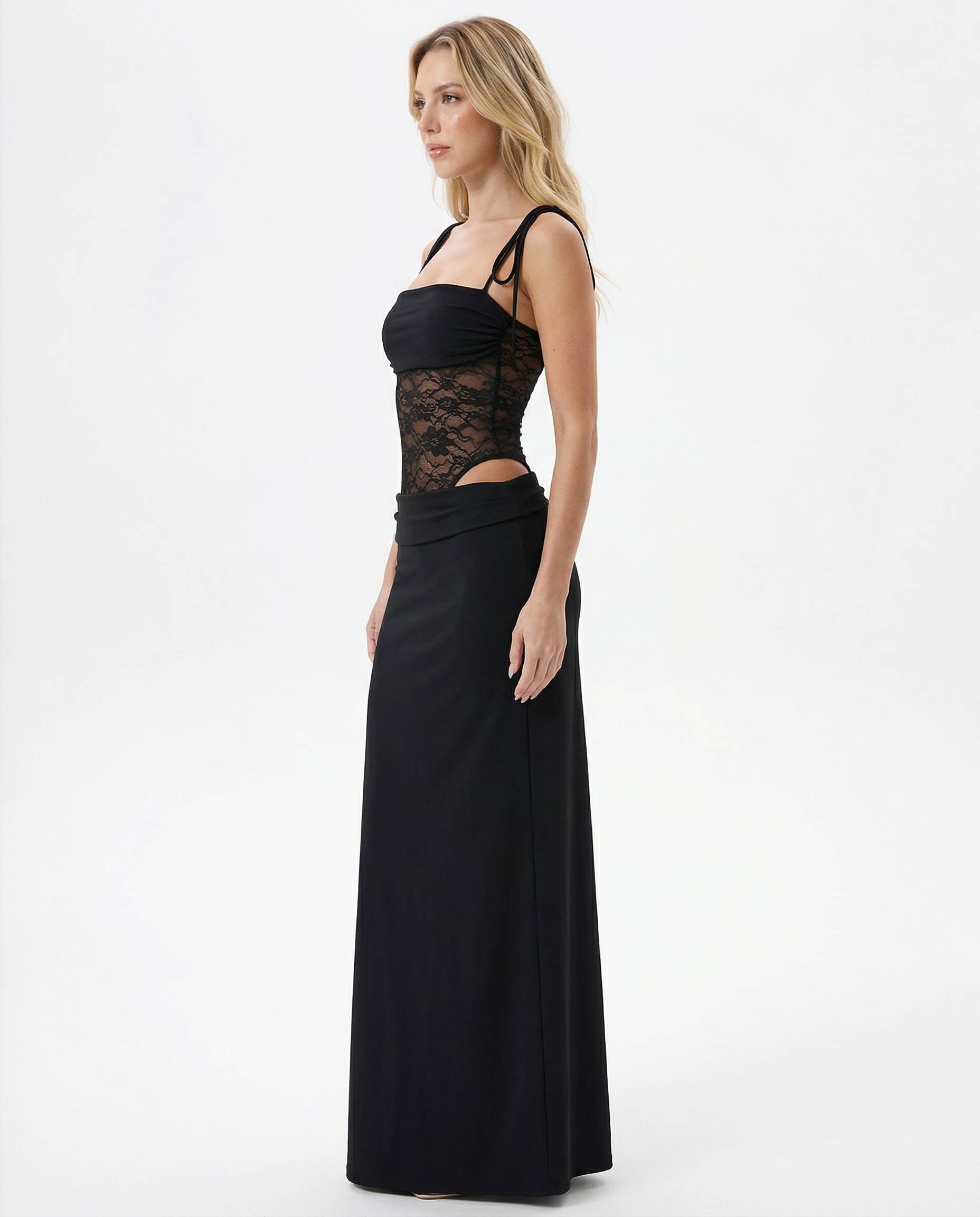Brunilda • Abito lungo con pannello in pizzo e cut-out in vita