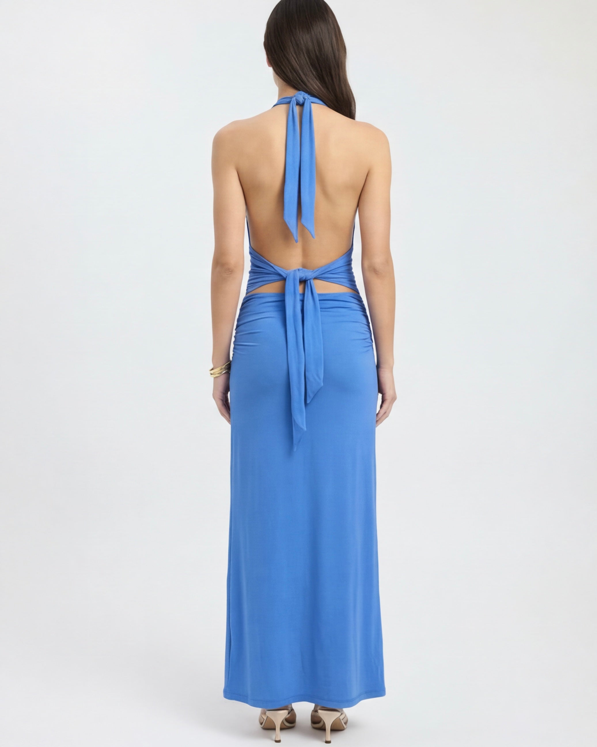 Paloma • Vestido Largo con Escote Halter Profundo y Espalda Abierta