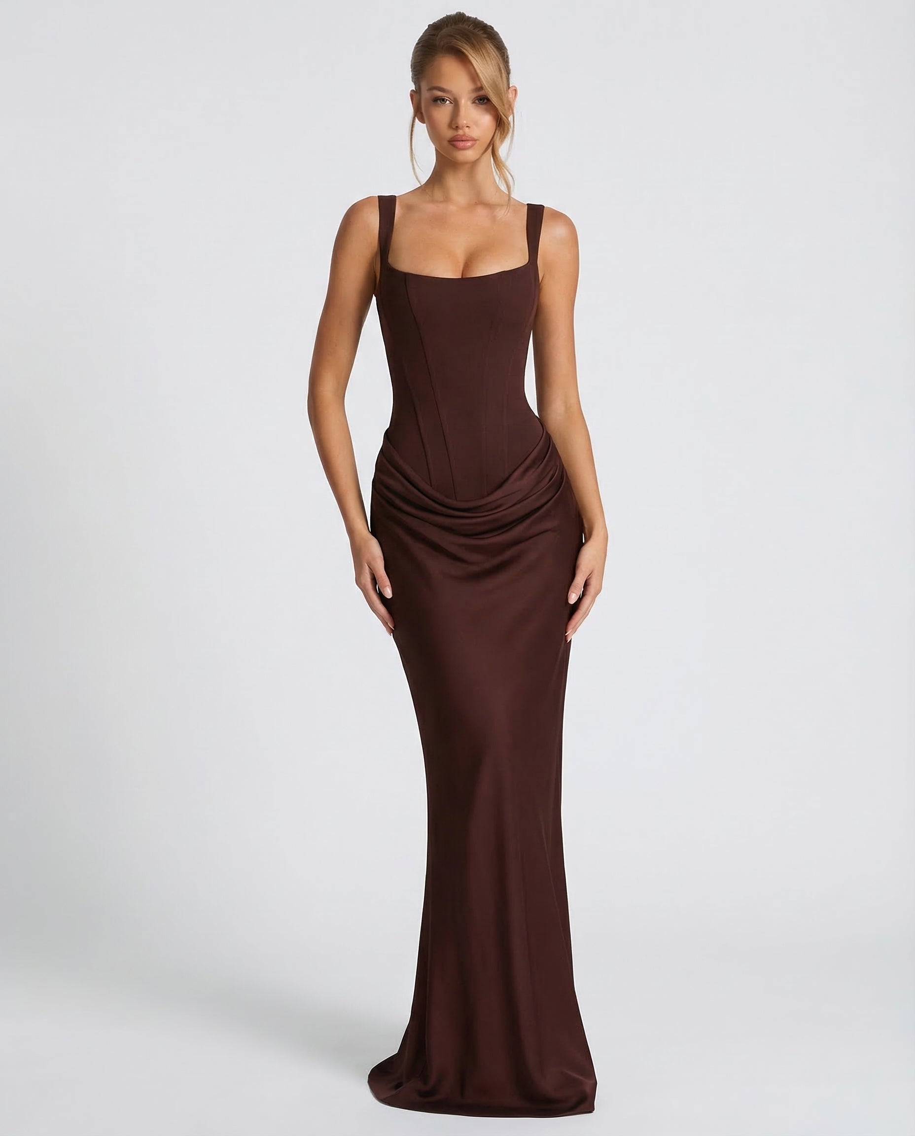 Lucía • Vestido Maxi Entallado con Escote Cuadrado