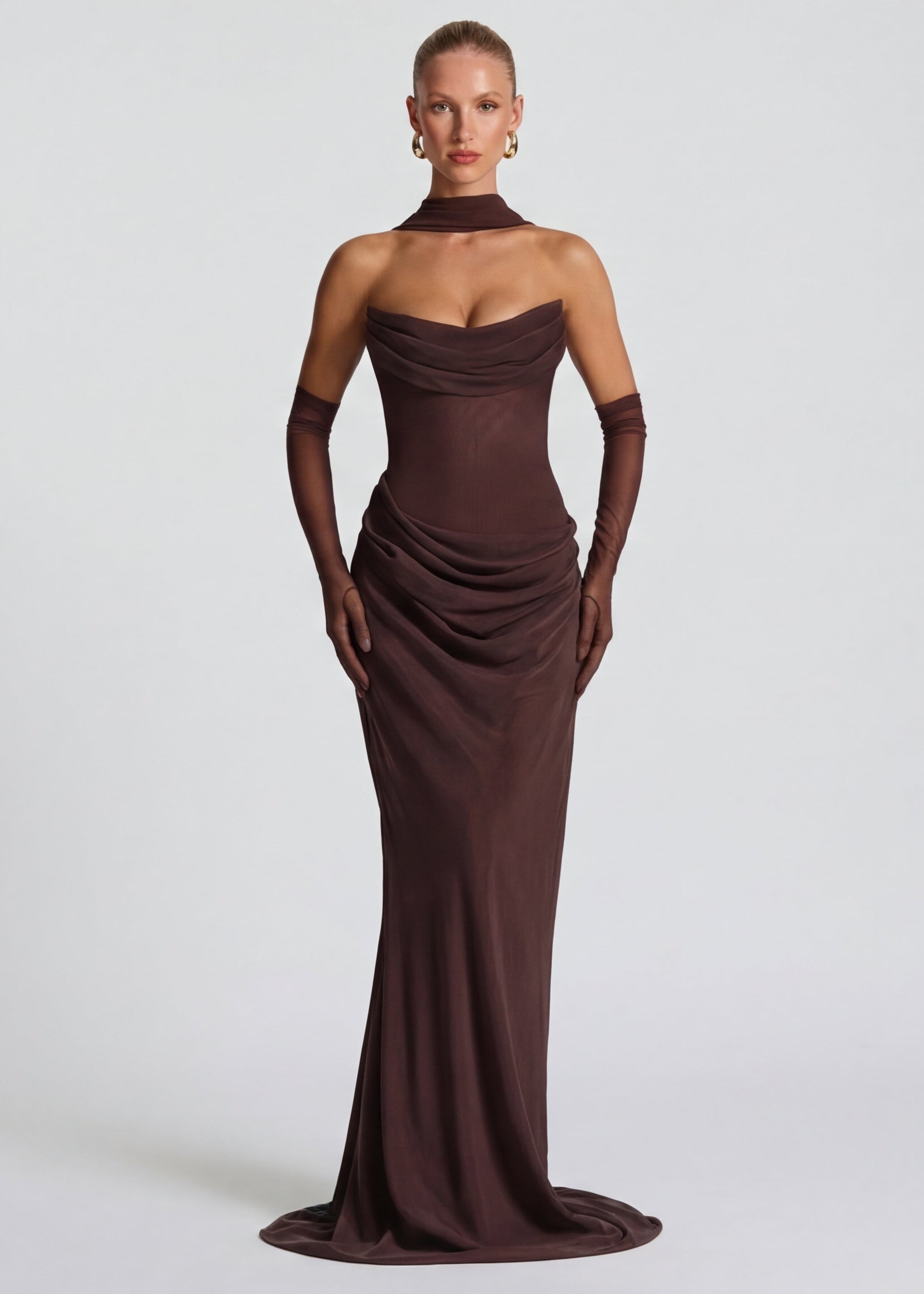 Tania • Vestido Largo Ajustado con Choker y Espalda con Cordones