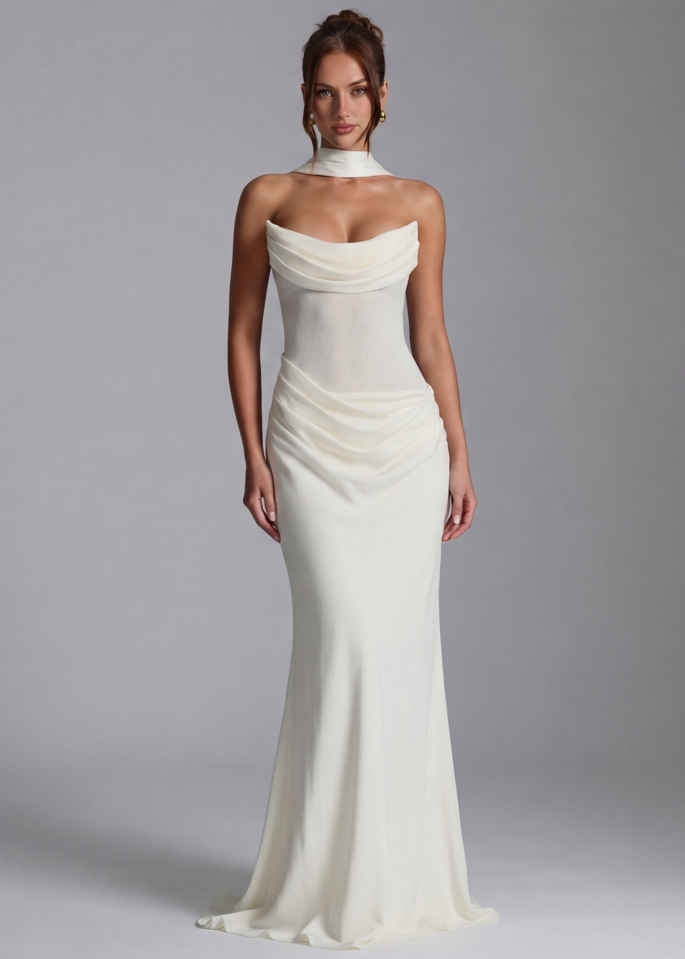 Tania • Vestido Largo Ajustado con Choker y Espalda con Cordones