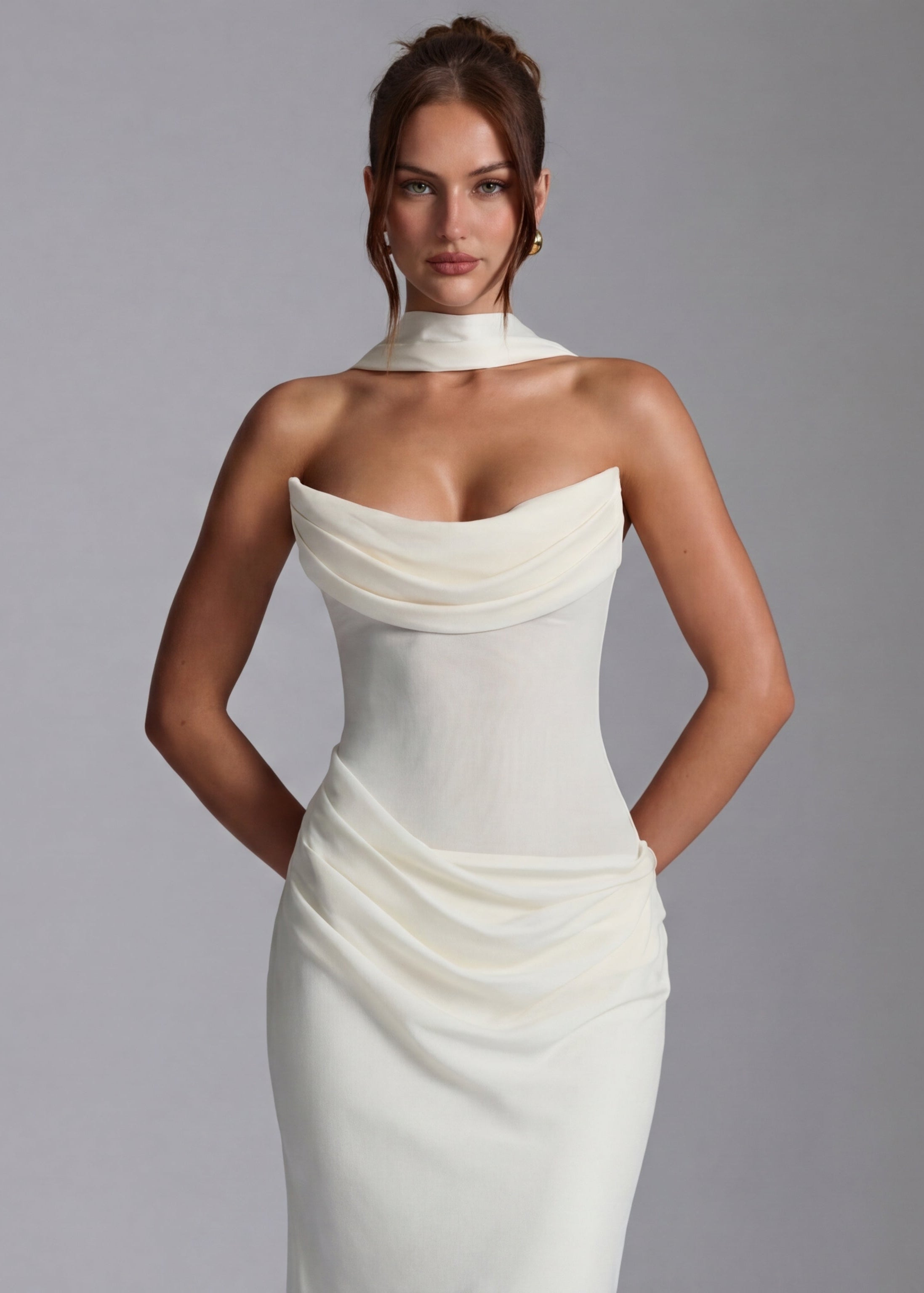 Tania • Vestito Lungo Aderente con Choker e Schiena con Lacci