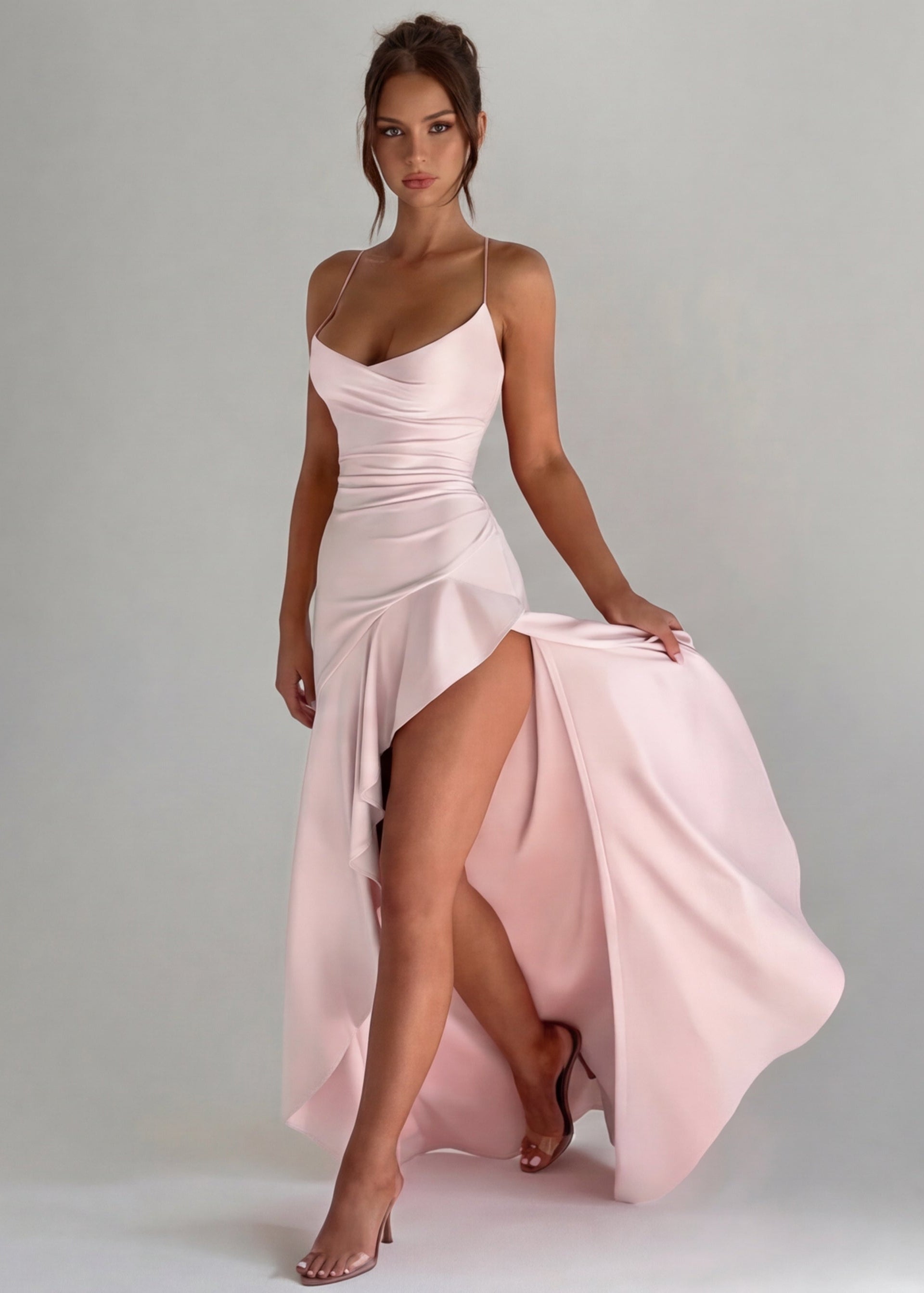 Valentina • Vestido Largo Satinado con Volado Asimétrico y Tirantes Finos