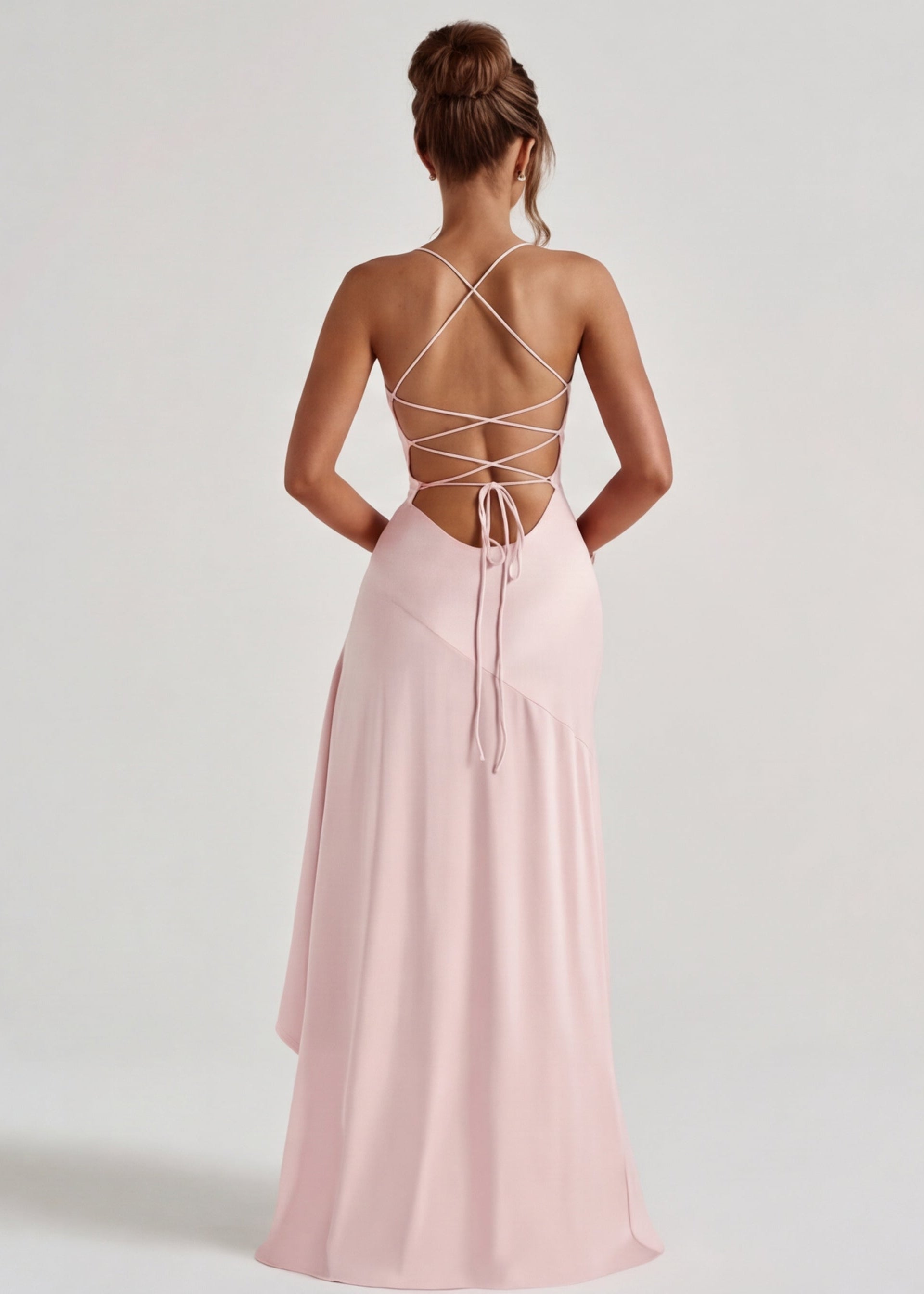 Valentina • Vestido Largo Satinado con Volado Asimétrico y Tirantes Finos