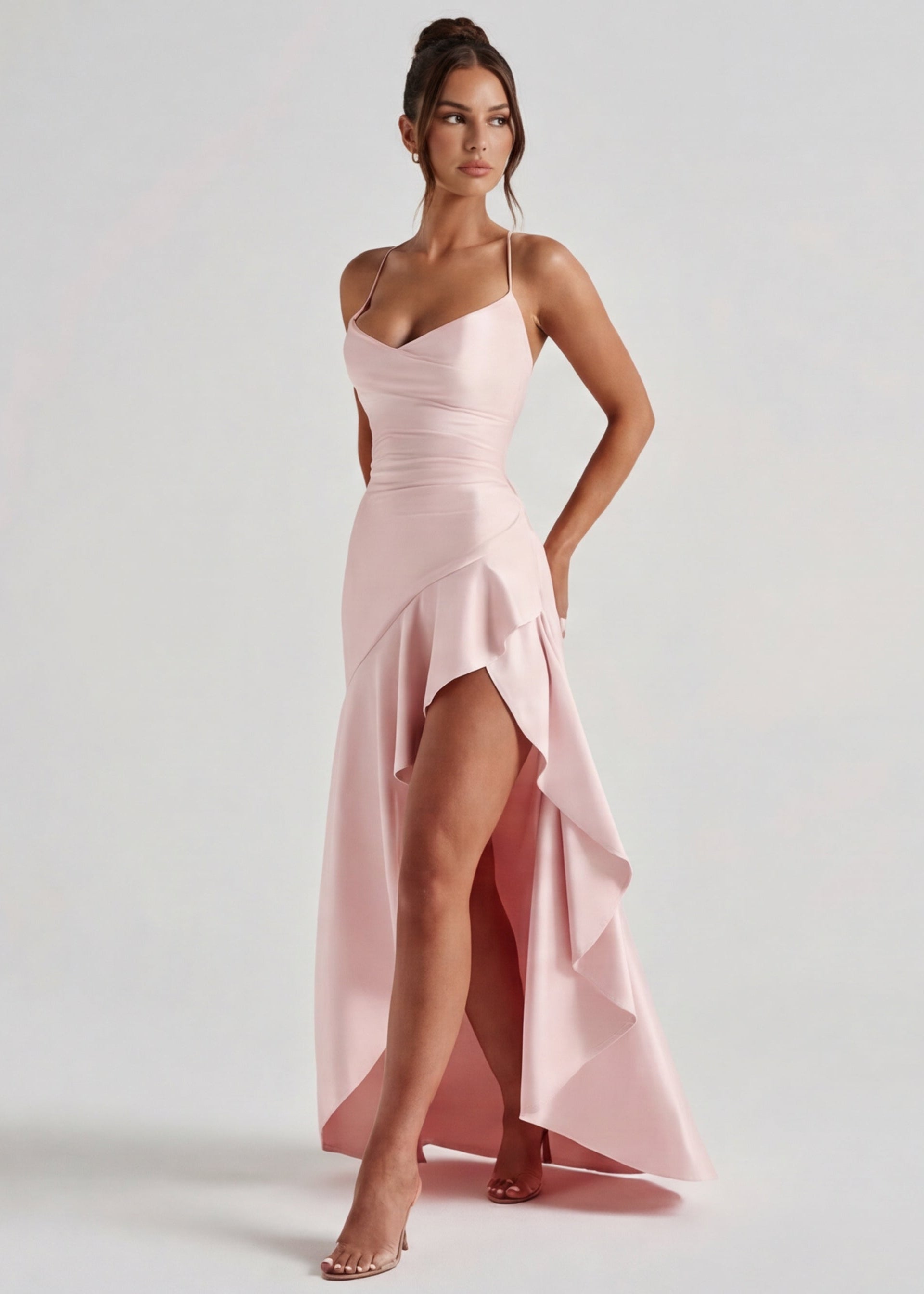 Valentina • Vestido Largo Satinado con Volado Asimétrico y Tirantes Finos