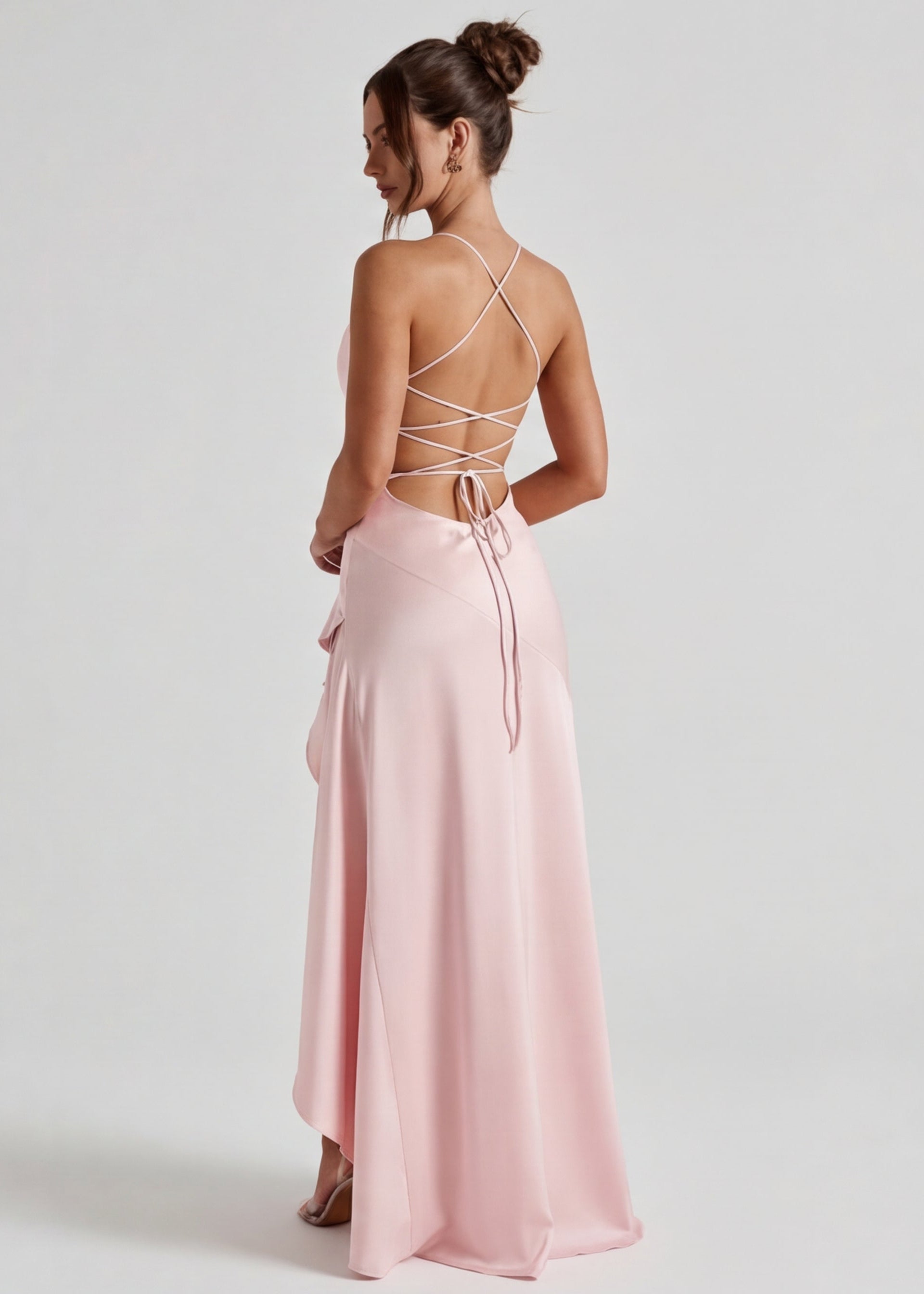 Valentina • Vestido Largo Satinado con Volado Asimétrico y Tirantes Finos