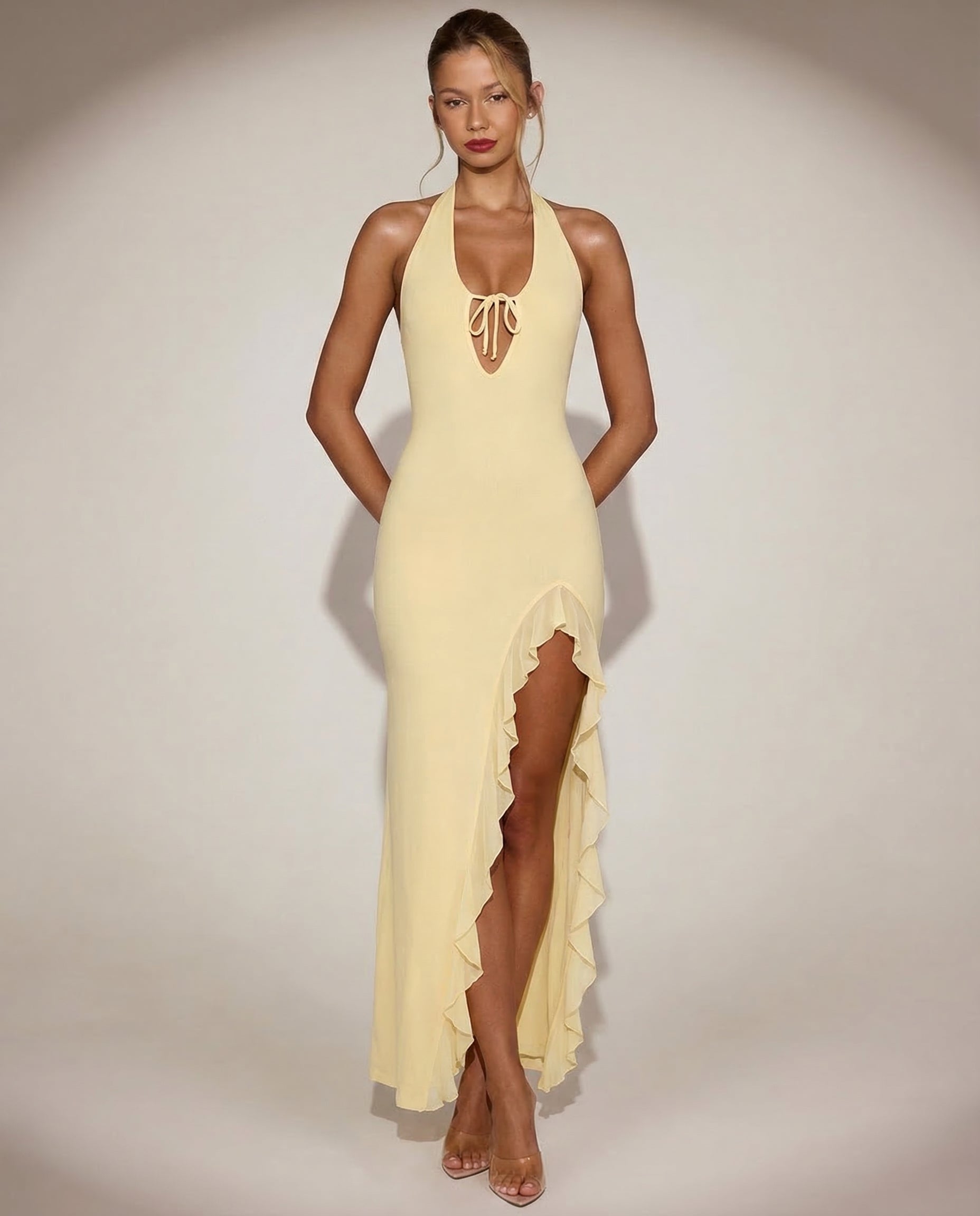 Coral • Vestido Largo con Escote Profundo, Volados y Abertura