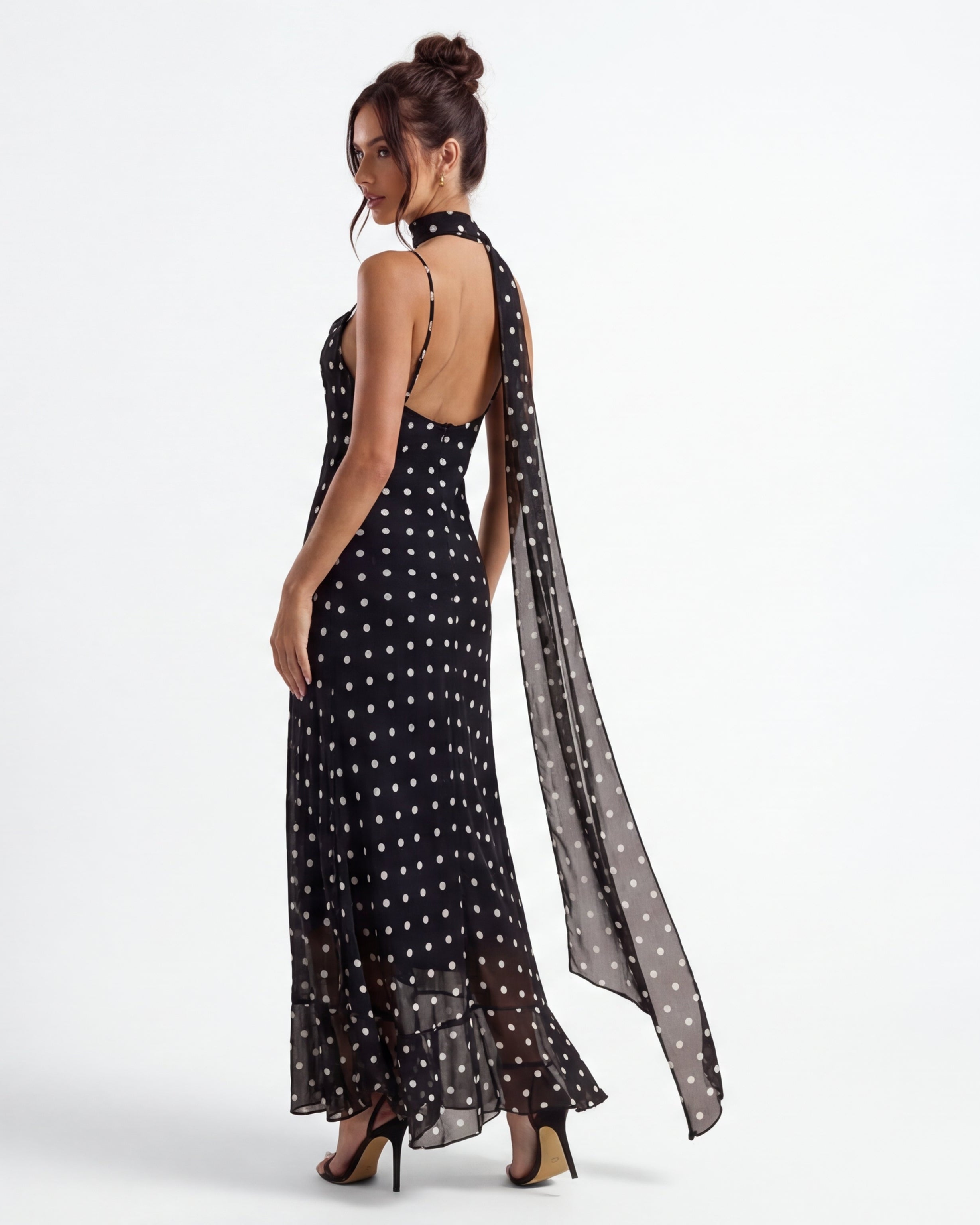 Marina • Vestido Largo de Lunares con Bajo de Gasa y Pañuelo