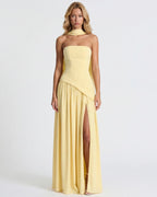Valeria • Vestido Maxi Strapless con Abertura y Detalle de Pañuelo