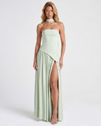 Valeria • Vestido Maxi Strapless con Abertura y Detalle de Pañuelo