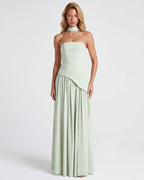 Valeria • Vestido Maxi Strapless con Abertura y Detalle de Pañuelo