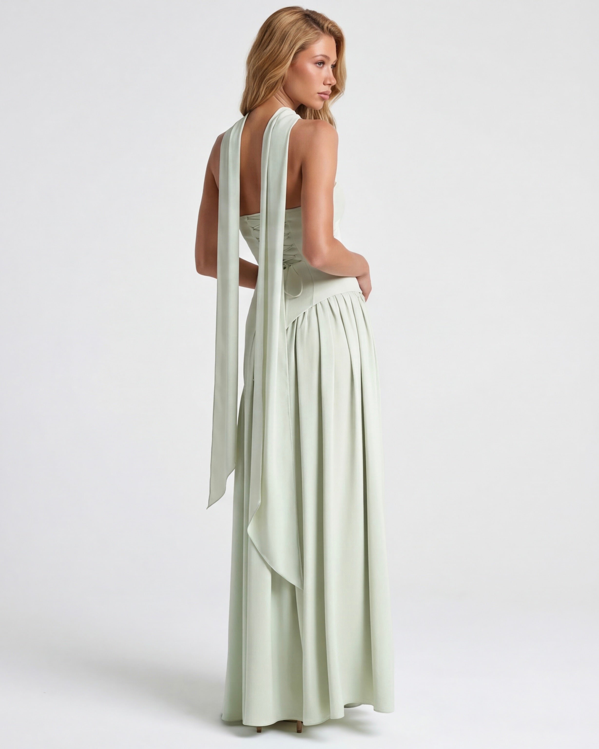 Valeria • Vestido Maxi Strapless con Abertura y Detalle de Pañuelo