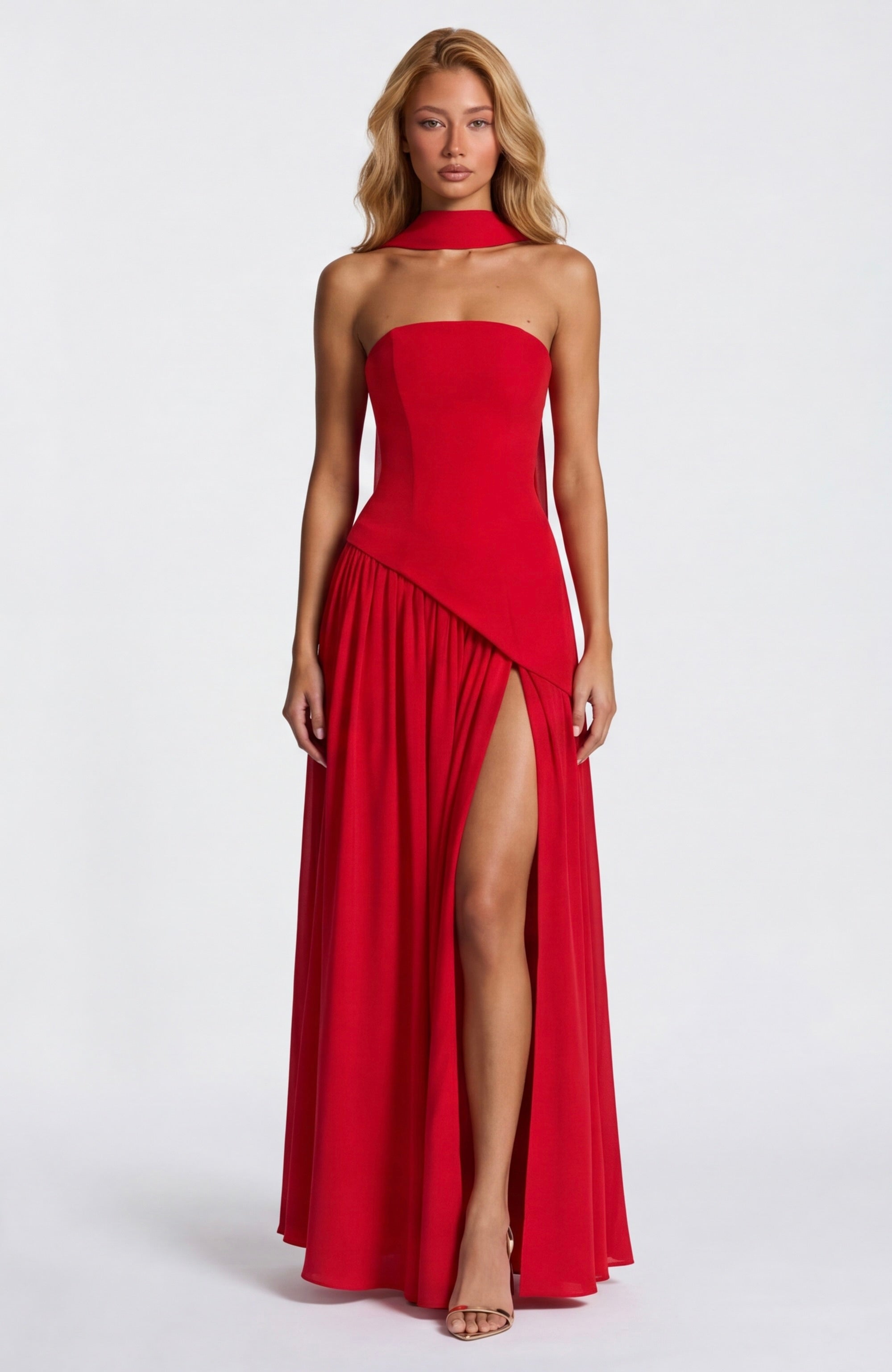 Valeria • Vestido Maxi Strapless con Abertura y Detalle de Pañuelo