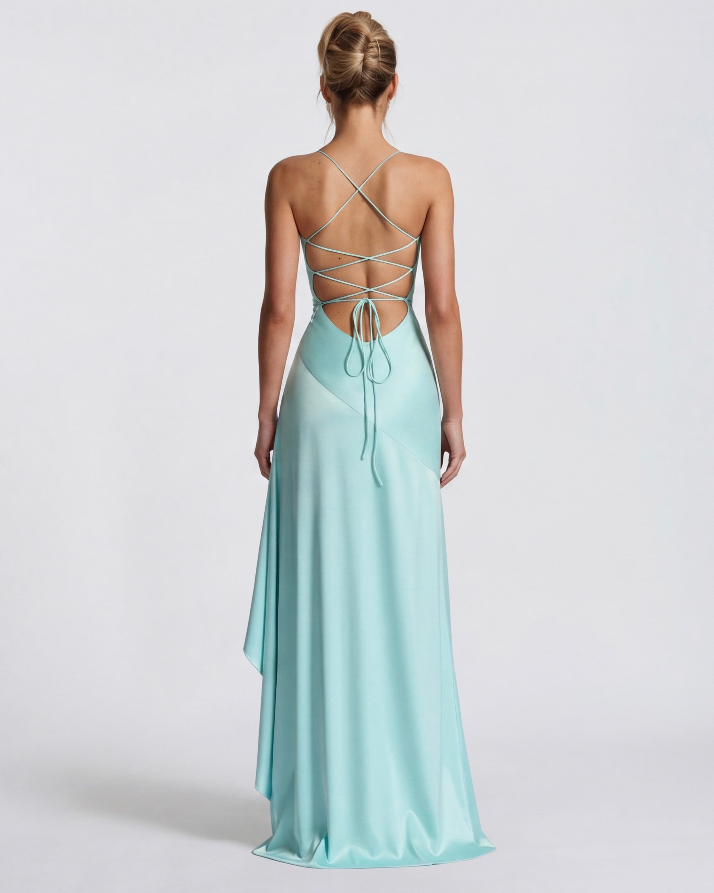 Valentina • Vestido Largo Satinado con Volado Asimétrico y Tirantes Finos