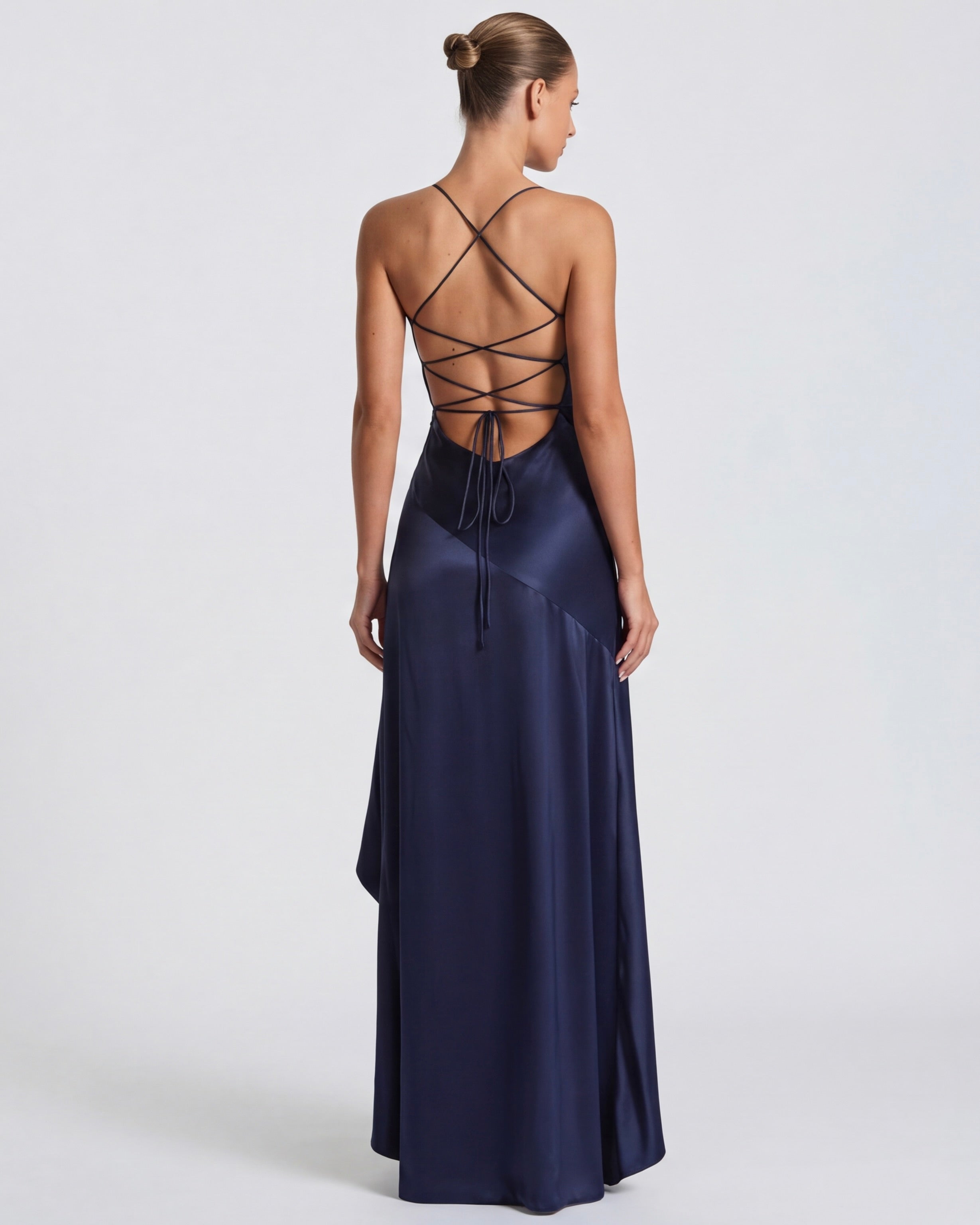 Valentina • Vestido Largo Satinado con Volado Asimétrico y Tirantes Finos