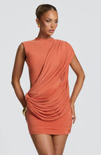 Mireya vestido mini naranja outfit